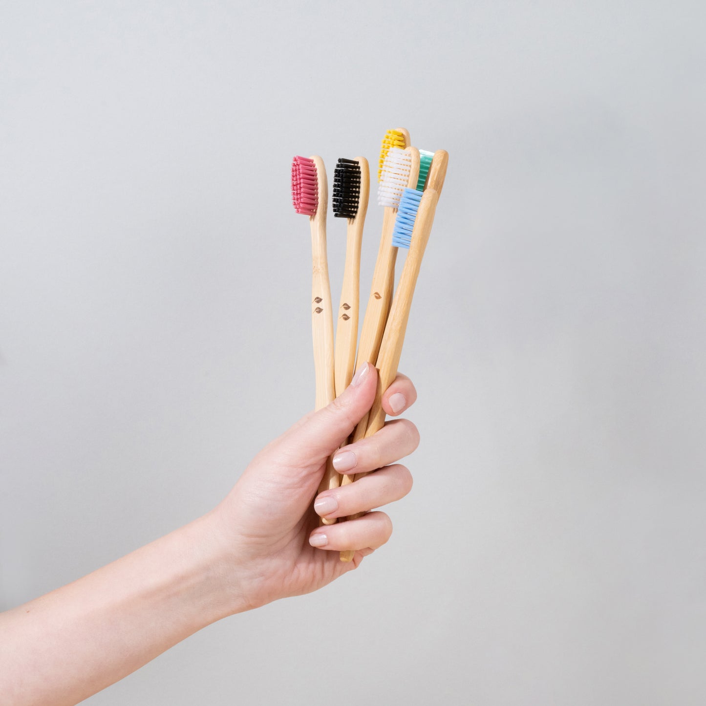 Семейна опаковка бамбукови четки за зъби